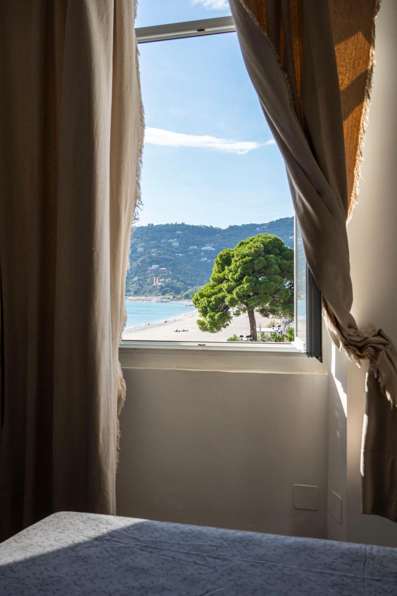 Hotel Miramare Spotorno Bilik gambar