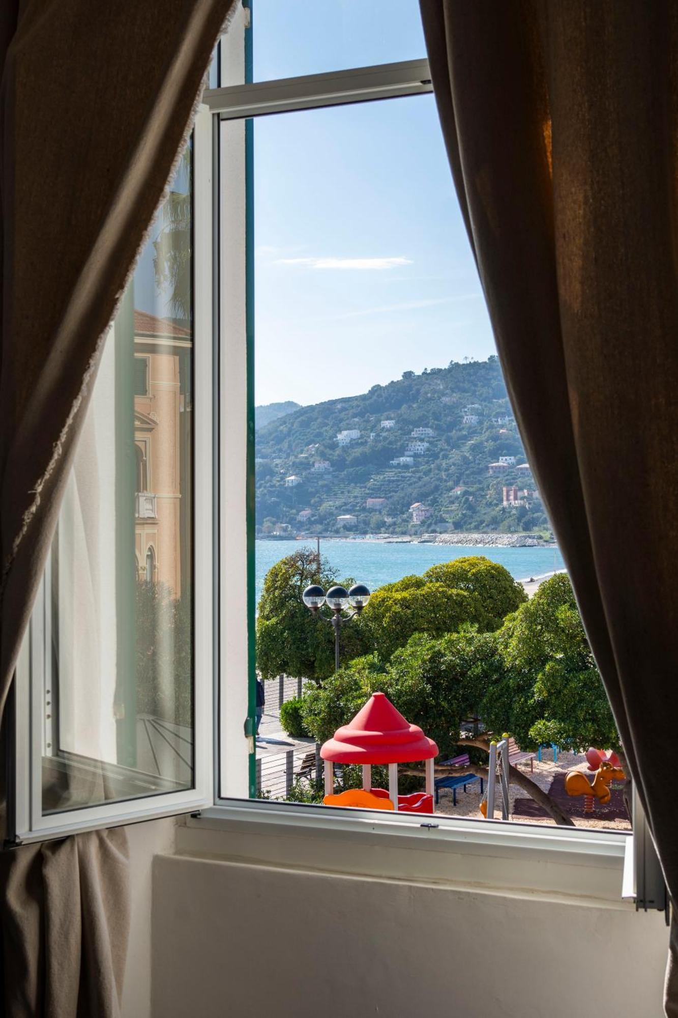 Hotel Miramare Spotorno Bilik gambar