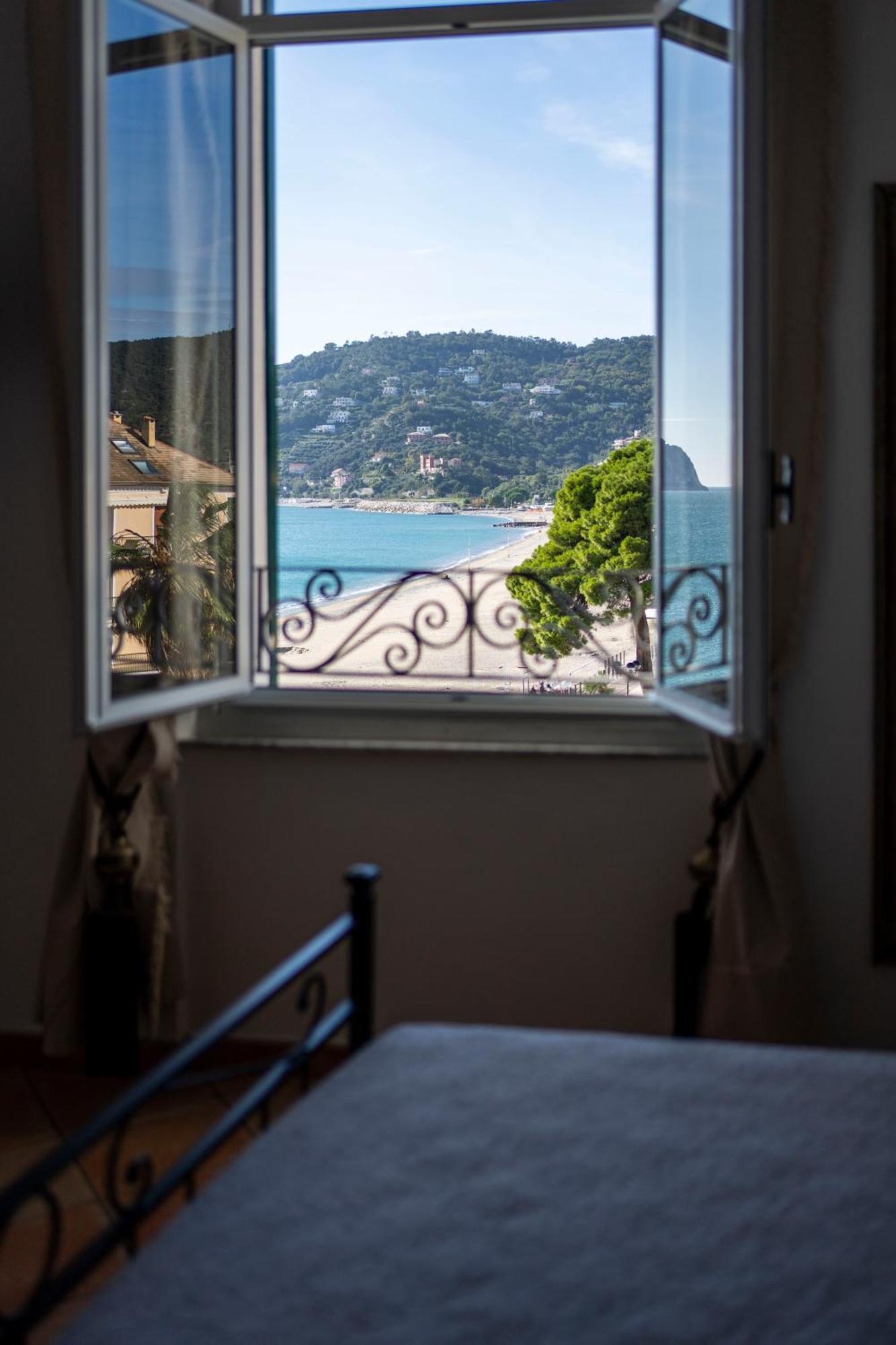 Hotel Miramare Spotorno Luaran gambar